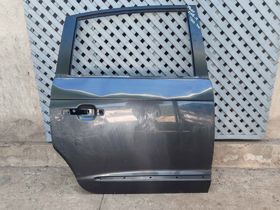 Puerta trasera derecha Ssangyong Stavic 2008 - 2019