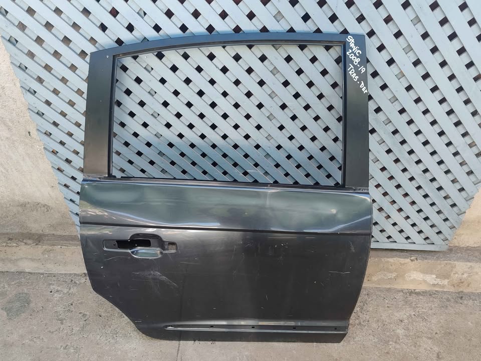 Puerta trasera derecha Ssangyong Stavic 2008 - 2019 - Imagen 2