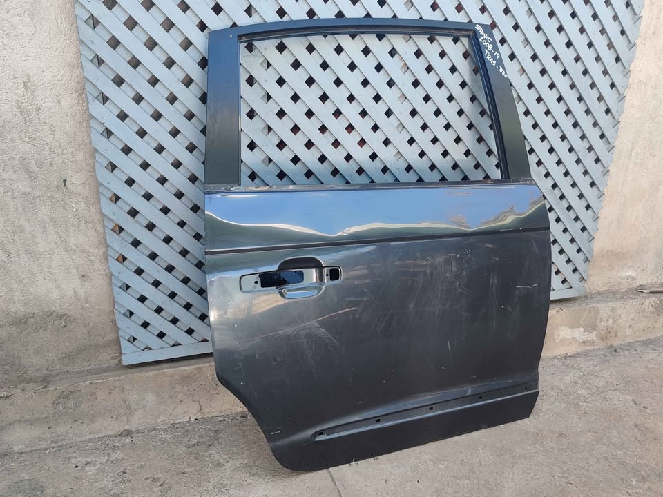 Puerta trasera derecha Ssangyong Stavic 2008 - 2019 - Imagen 4