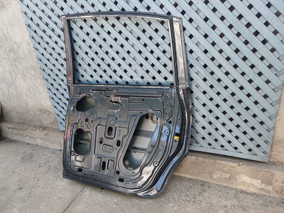 Puerta trasera derecha Ssangyong Stavic 2008 - 2019 - Imagen 7