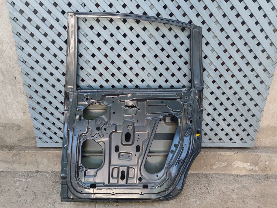 Puerta trasera derecha Ssangyong Stavic 2008 - 2019 - Imagen 8