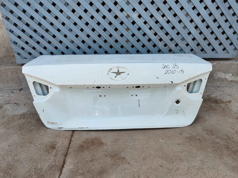 Tapa maleta JAC J5 2010 - 2015