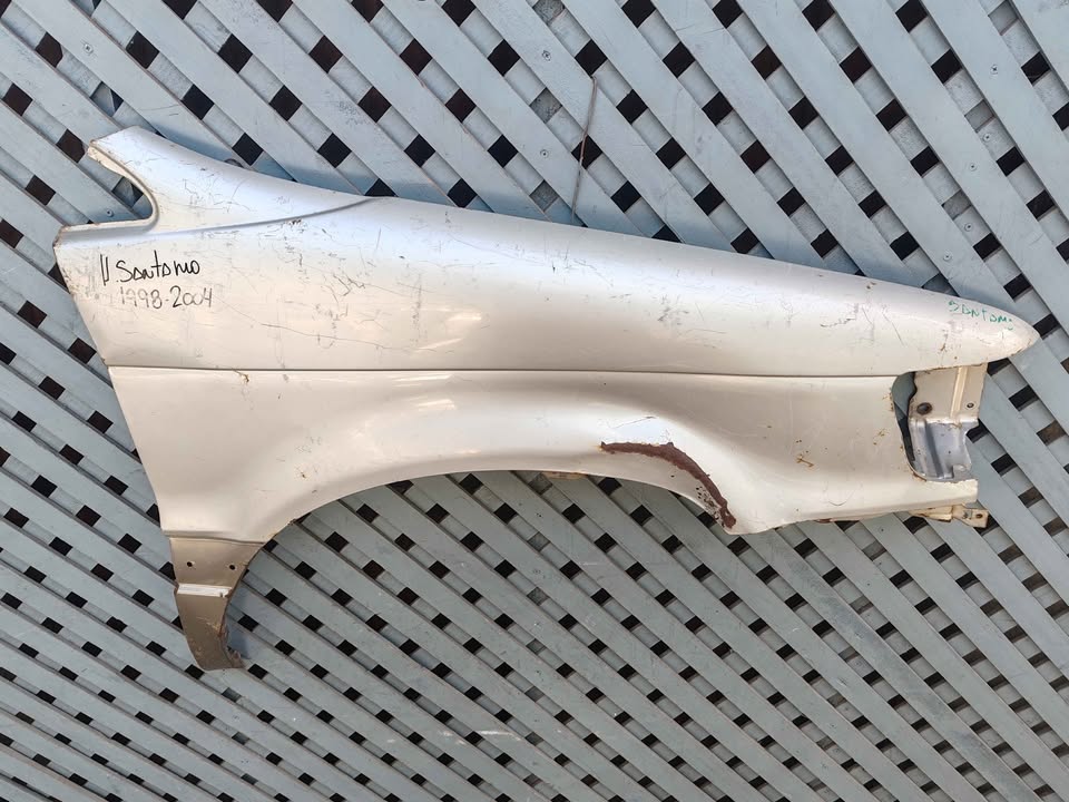 Tapabarro derecho Hyundai Santamo 1998 - 2004 - Imagen 2