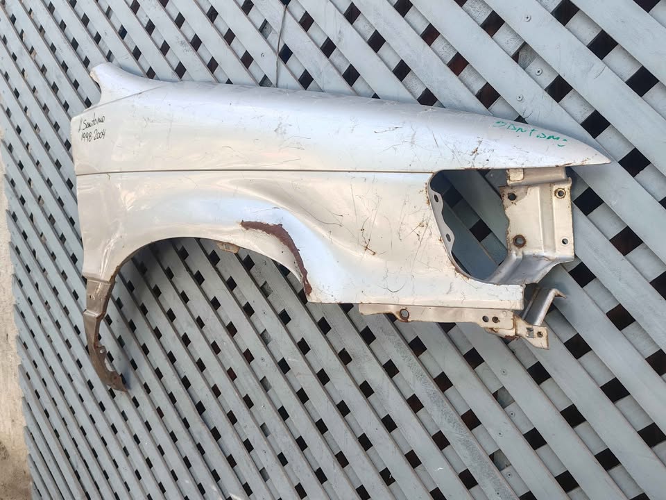 Tapabarro derecho Hyundai Santamo 1998 - 2004 - Imagen 3