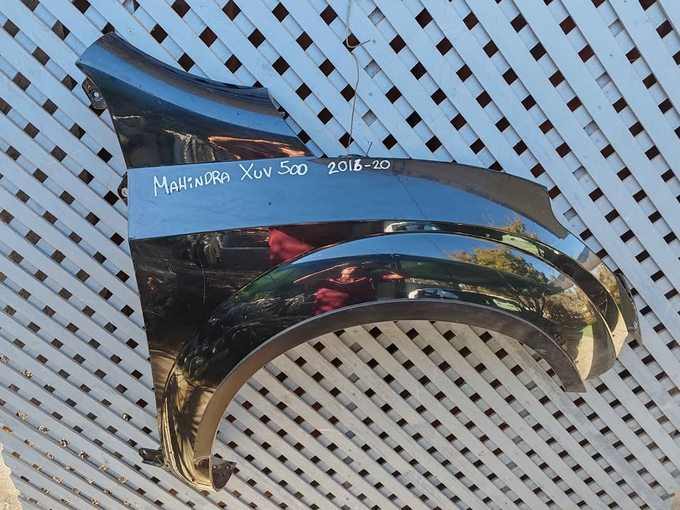 Tapabarro derecho Mahindra XUV 500 2016 - 2020 - Imagen 2