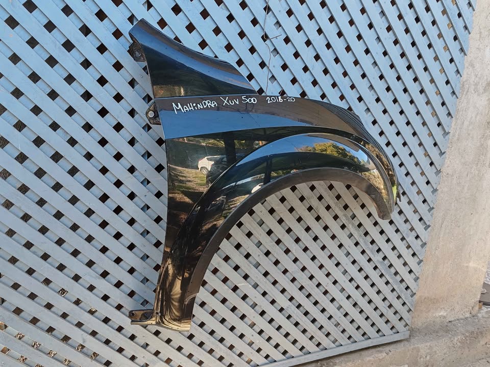 Tapabarro derecho Mahindra XUV 500 2016 - 2020 - Imagen 3