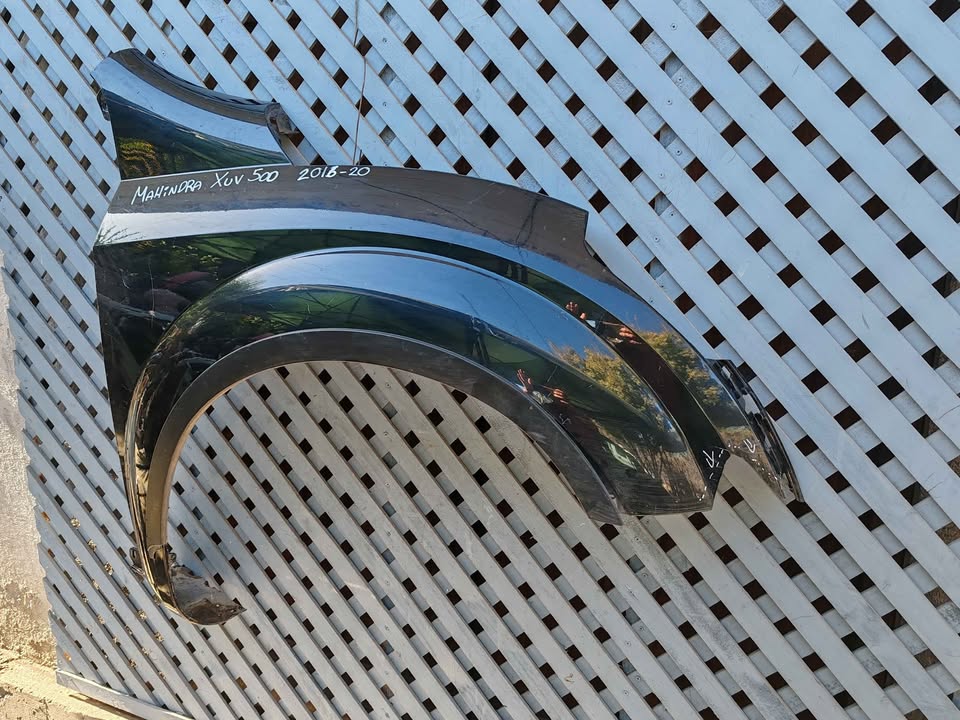 Tapabarro derecho Mahindra XUV 500 2016 - 2020 - Imagen 4