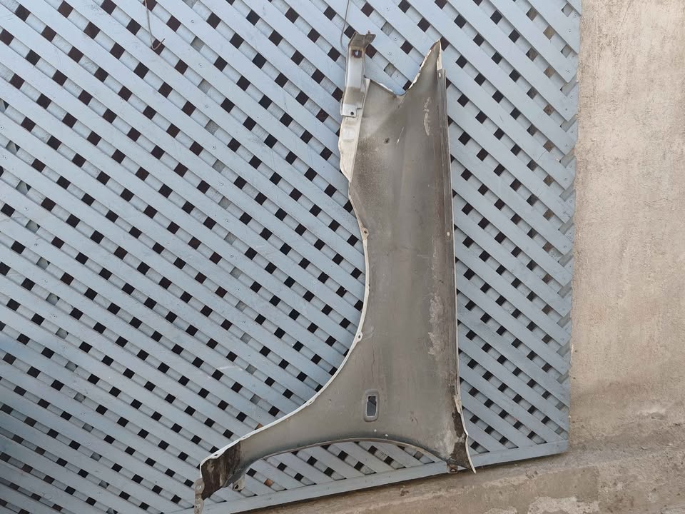 Tapabarro derecho Nissan Primera 1996 - 1999 - Imagen 7