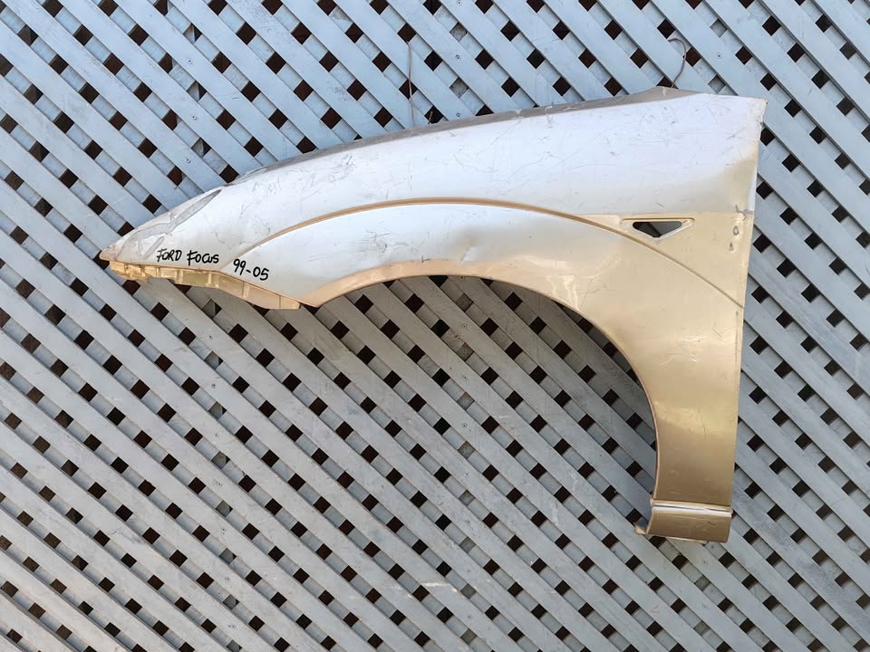 Tapabarro izquierdo Ford Focus 1999 - 2005