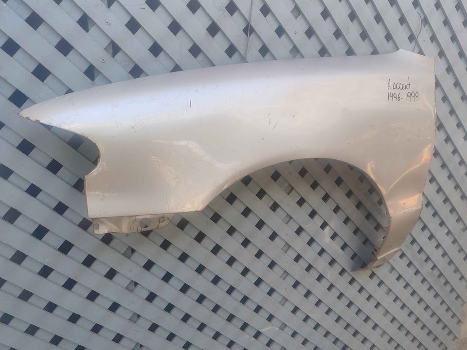 Tapabarro izquierdo Hyundai Accent 1996 - 1999 - Imagen 3