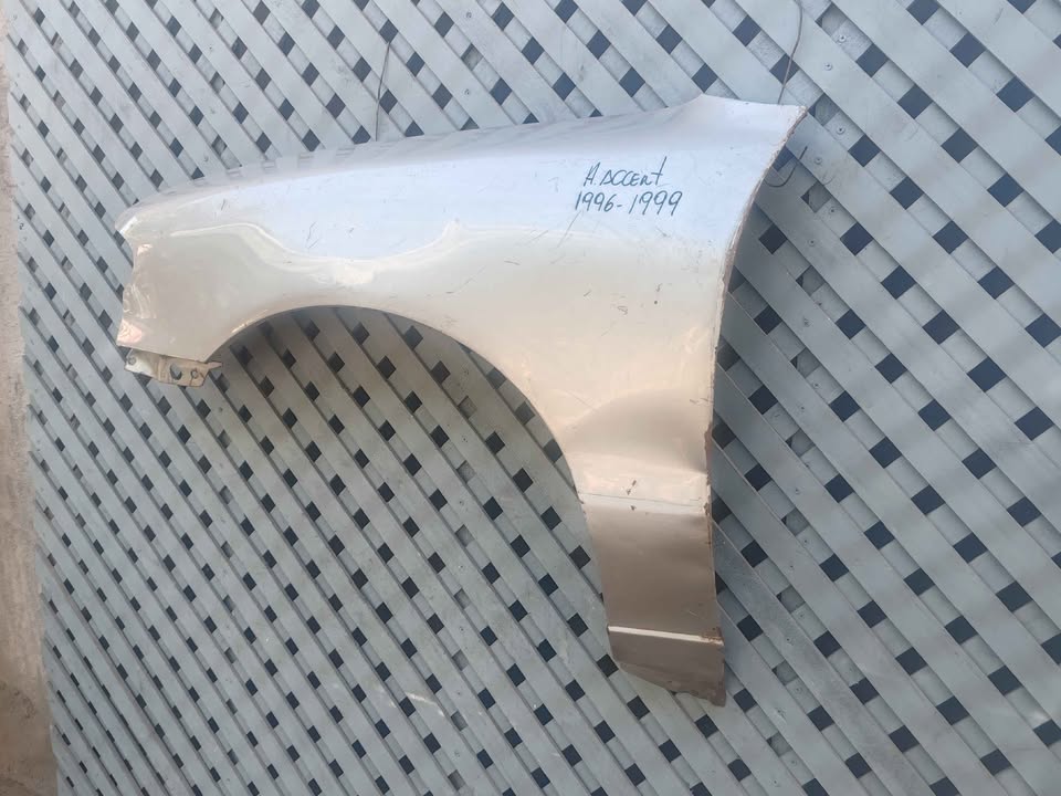 Tapabarro izquierdo Hyundai Accent 1996 - 1999 - Imagen 4