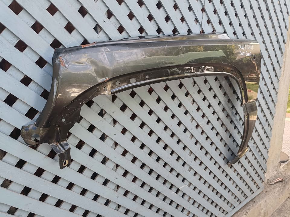 Tapabarro izquierdo Jeep Liberty 2005 - 2007 - Imagen 3