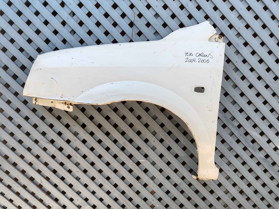 Tapabarro izquierdo Kia Carens 2004 - 2006