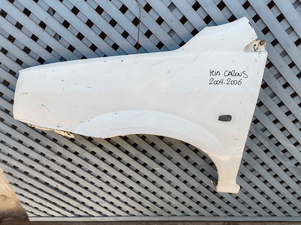 Tapabarro izquierdo Kia Carens 2004 - 2006 - Imagen 2