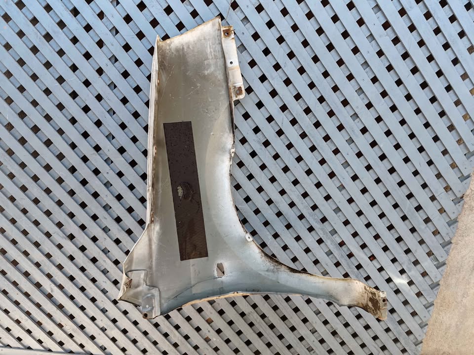 Tapabarro izquierdo Kia Carens 2004 - 2006 - Imagen 8