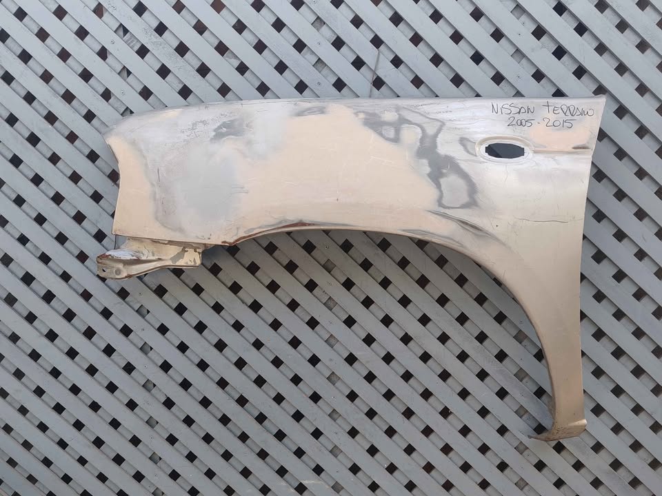 Tapabarro izquierdo Nissan Terreno 2005 - 2015