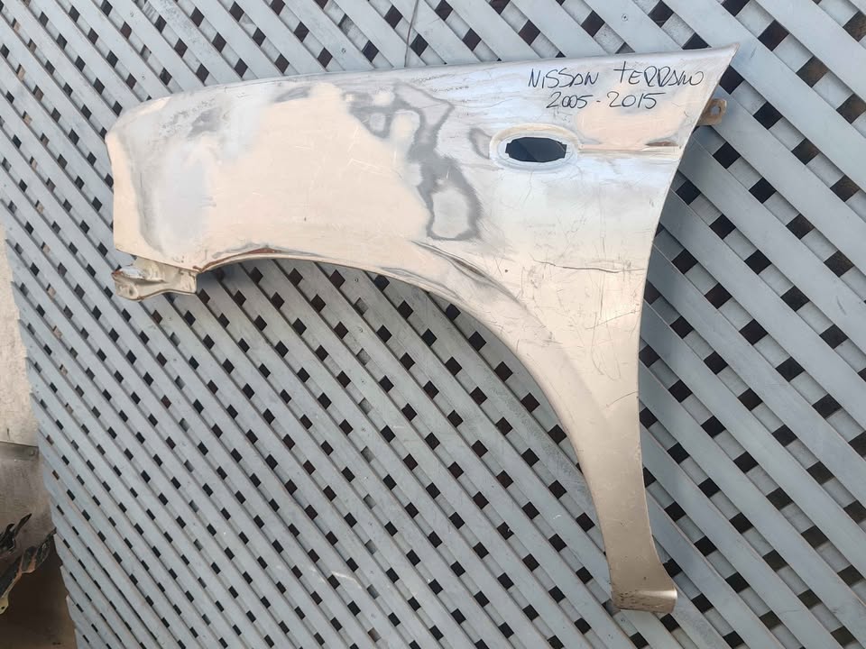 Tapabarro izquierdo Nissan Terreno 2005 - 2015 - Imagen 5