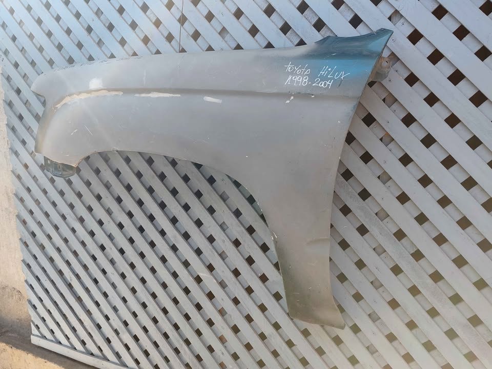 Tapabarro izquierdo Toyota Hilux 1998 - 2004 - Imagen 4