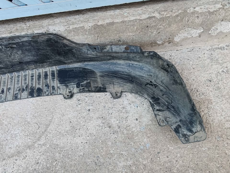 Moldura de parachoque trasero Kia Rio 4 2015 - 2017 - Imagen 5