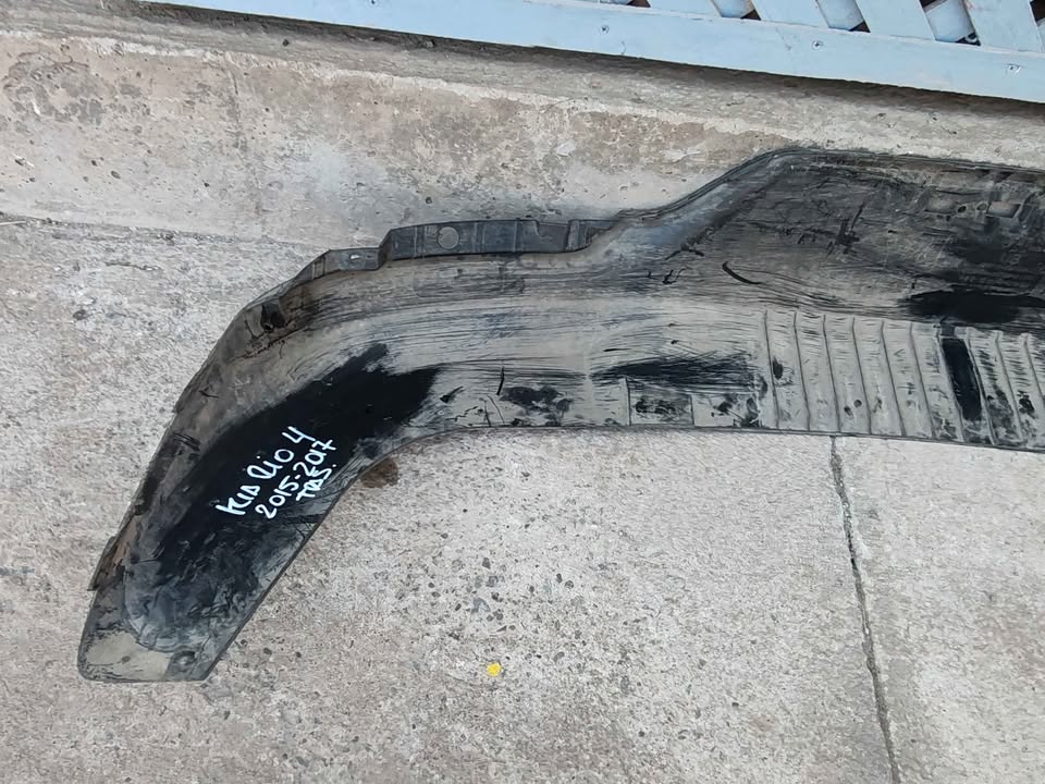Moldura de parachoque trasero Kia Rio 4 2015 - 2017 - Imagen 6