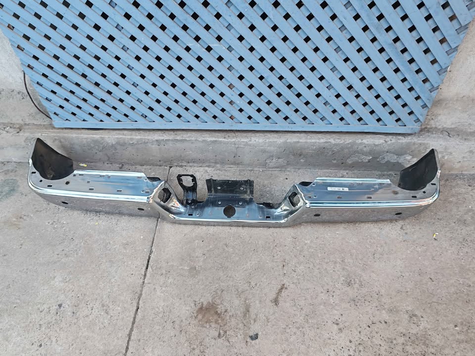Parachoque trasero Dodge Ram 1500 2013 - 2018 - Imagen 6
