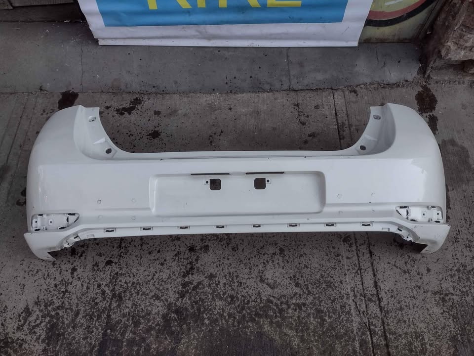 Parachoque trasero Toyota Auris 2017 - 2022 - Imagen 2
