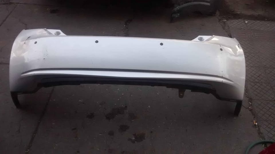 Parachoque trasero Toyota Prius 2010 - 2012