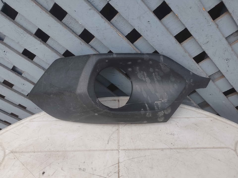 Tapa de neblinero derecha Mitsubishi Montero 2017 - 2020