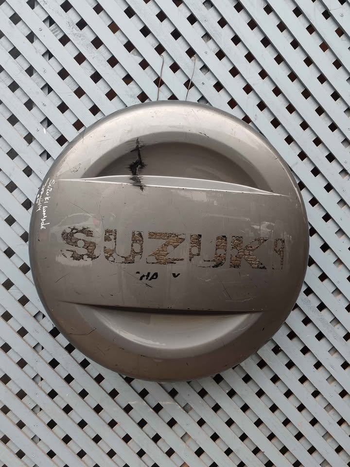 Tapa de rueda de repuestos Suzuki Nomade 2007 - 2014