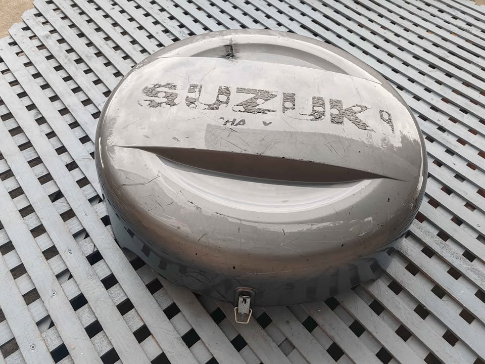 Tapa de rueda de repuestos Suzuki Nomade 2007 - 2014 - Imagen 5