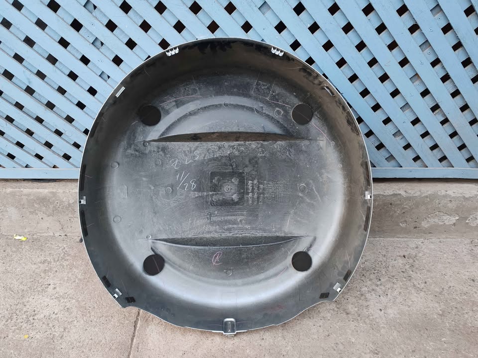 Tapa rueda de repuestos Suzuki Grand Nomade 2007 - 2014 - Imagen 6