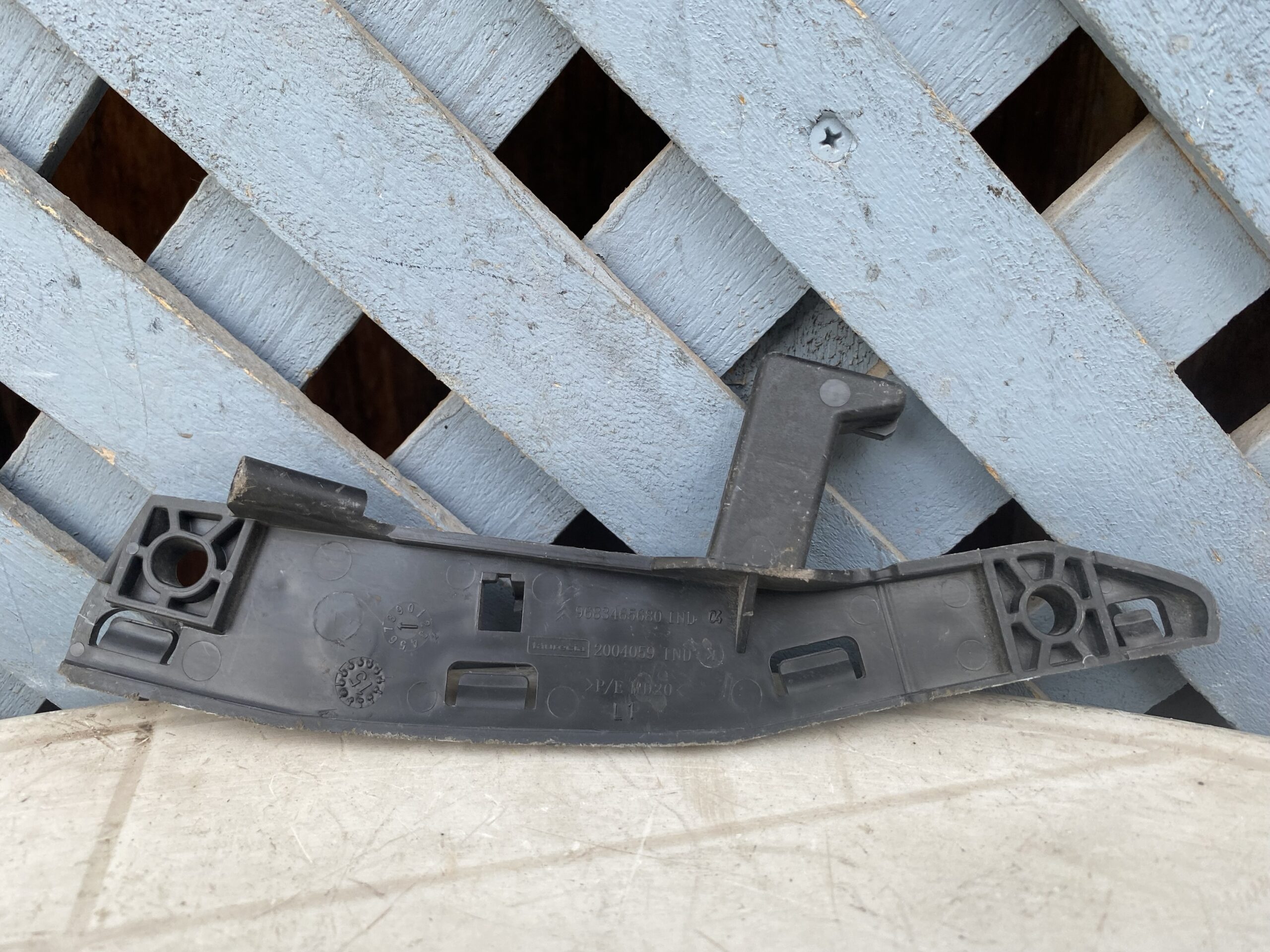 Mensula delantera izquierda Citroen C3 2010 - 2016 - Imagen 2