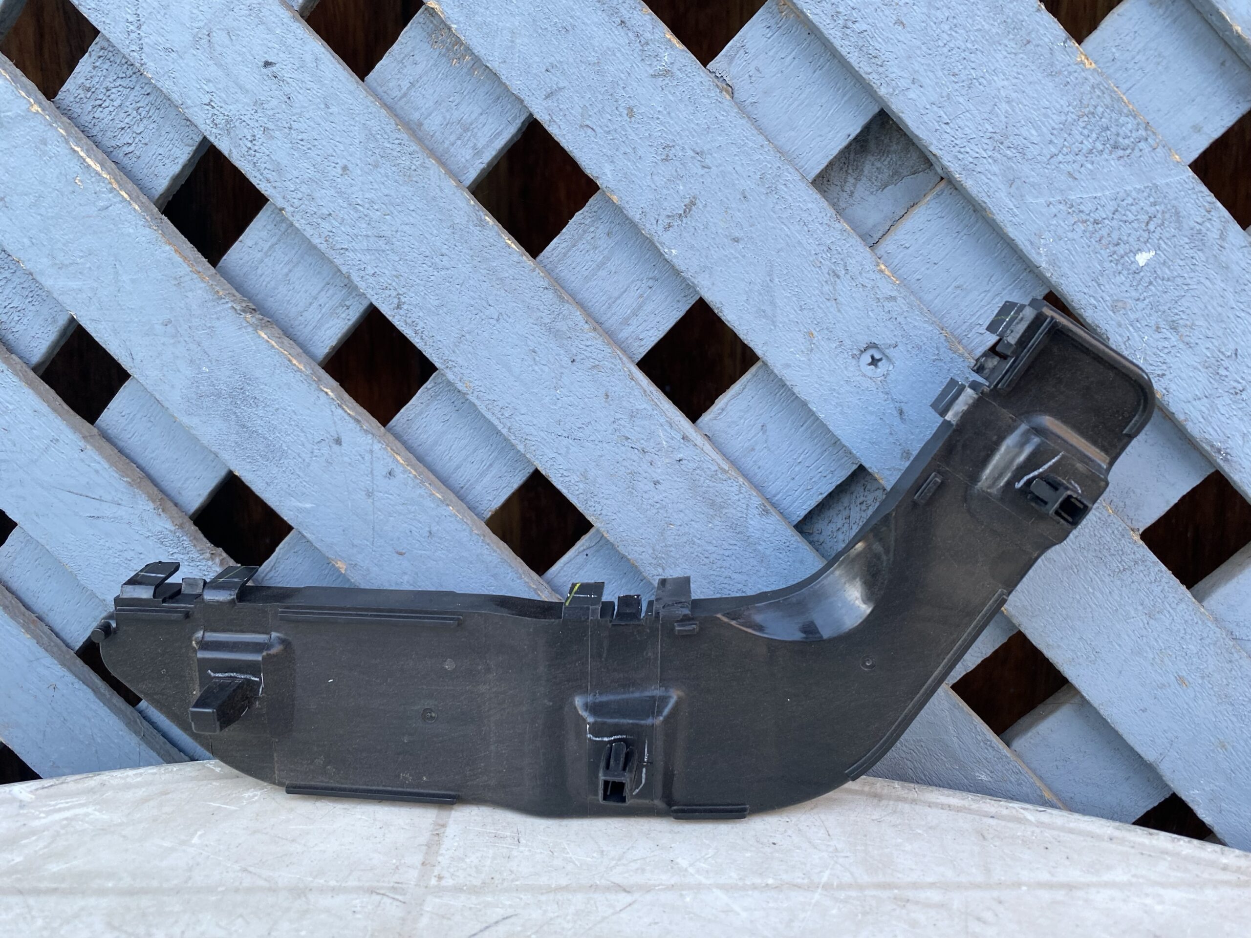 Mensula trasera izquierda Suzuki APV 2006 - 2010