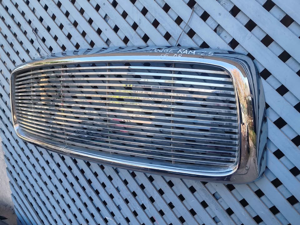 Máscara Dodge RAM 2500 2005 - 2008 - Imagen 3