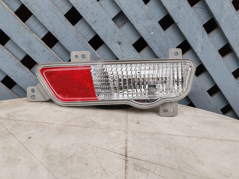 Mica de parachoque trasero derecho Chevrolet Cruze HB 2010 - 2015