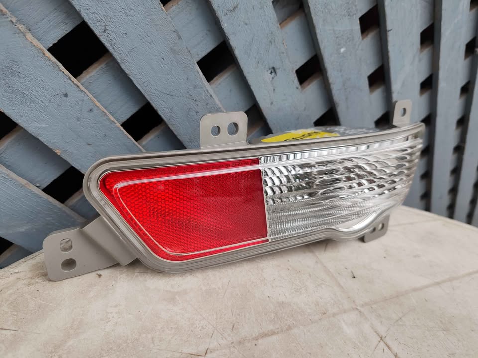 Mica de parachoque trasero derecho Chevrolet Cruze HB 2010 - 2015 - Imagen 2
