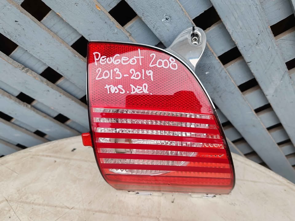 Mica de parachoque trasero derecho Peugeot 2008 2013 - 2019