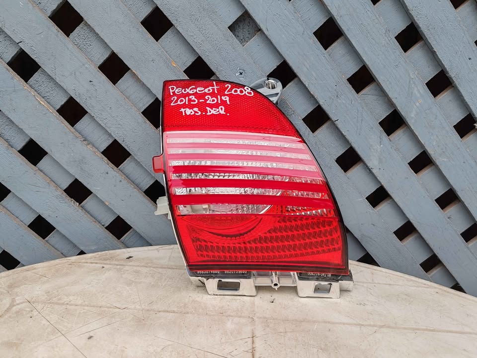 Mica de parachoque trasero derecho Peugeot 2008 2013 - 2019 - Imagen 2