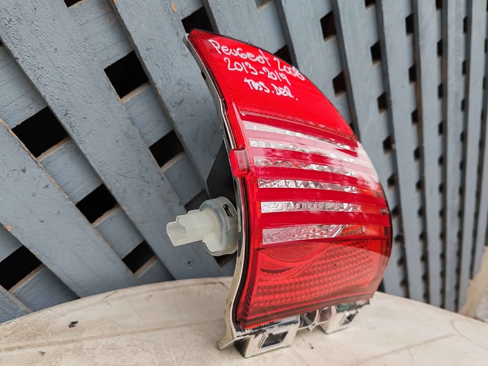 Mica de parachoque trasero derecho Peugeot 2008 2013 - 2019 - Imagen 3