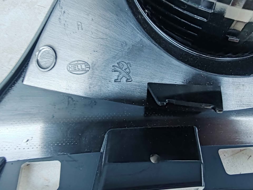 Mica de parachoque trasero derecho Peugeot 2008 2013 - 2019 - Imagen 4
