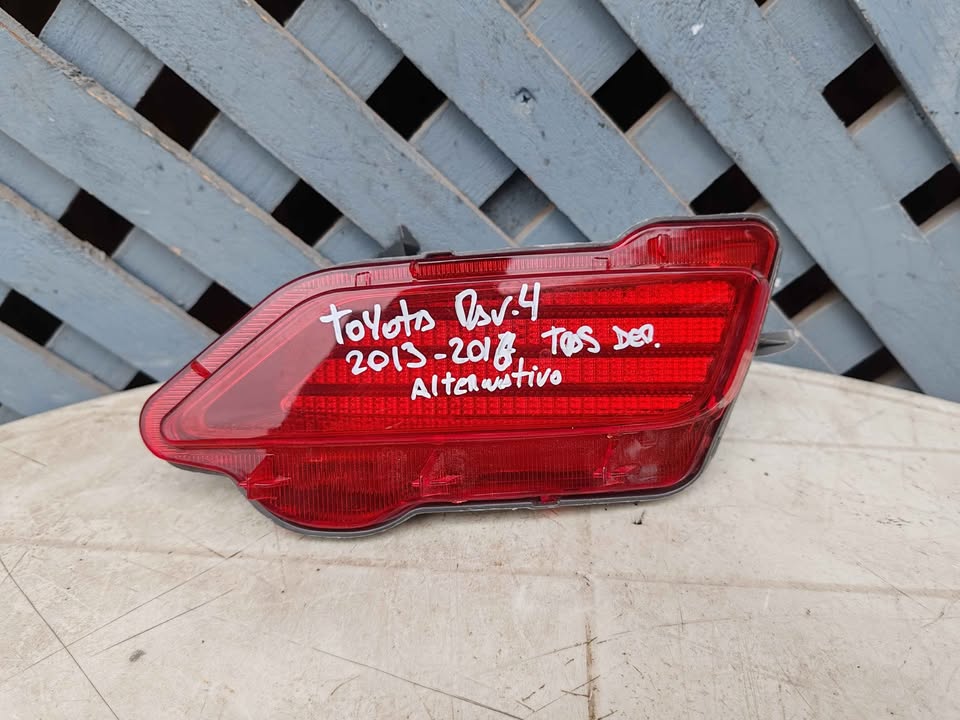 Mica de parachoque trasero derecho Toyota Rav4 2013 - 2016