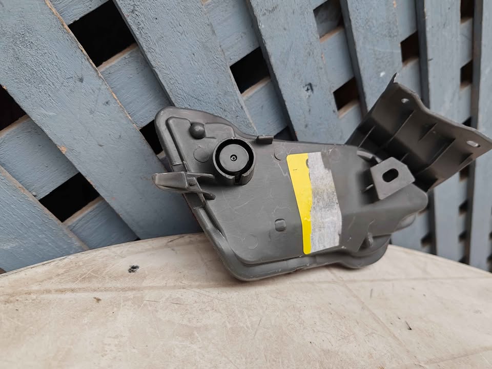 Mica de parachoque trasero derecho Toyota Rav4 2013 - 2016 - Imagen 3