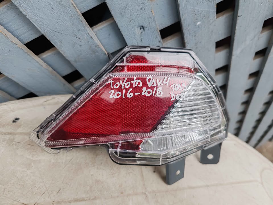 Mica de parachoque trasero derecho Toyota Rav4 2016 - 2018 - Imagen 2