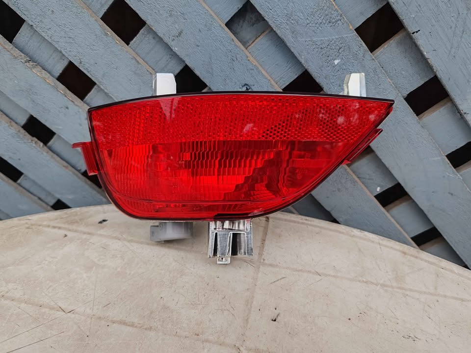 Mica de parachoque trasero izquierdo Renault Captur 2013 - 2019