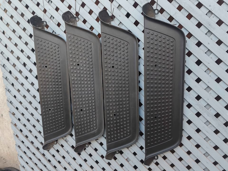 Moldura central de parachoque trasero Volkswagen Amarok 2010 - 2022 - Imagen 2