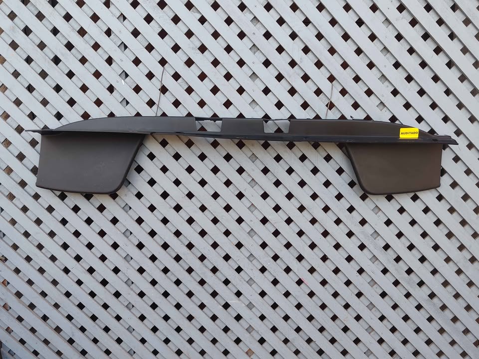 Moldura de parachoque trasero superior Volkswagen Amarok 2010 - 2022