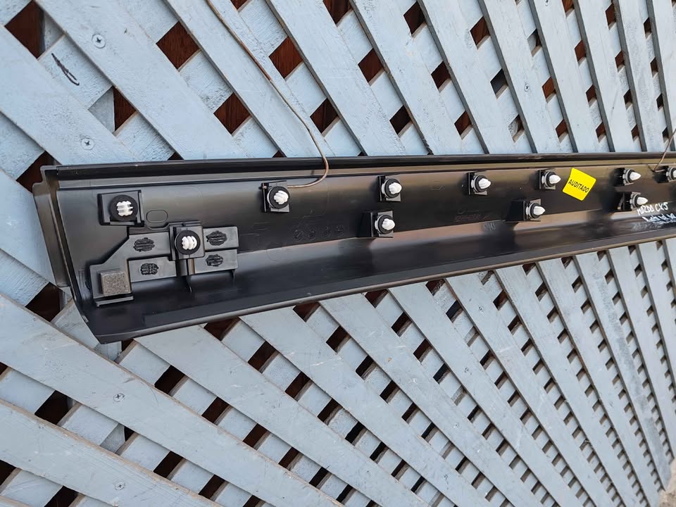 Moldura de puerta delantera derecha Mazda CX5 2018 - 2022 - Imagen 5
