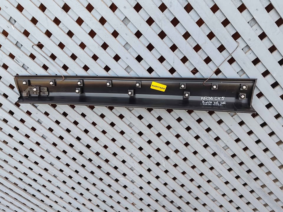 Moldura de puerta delantera derecha Mazda CX5 2018 - 2022 - Imagen 7