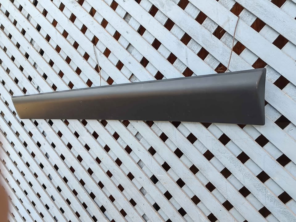 Moldura de puerta delantera izquierda Renault Dokker 2014 - 2022 - Imagen 3