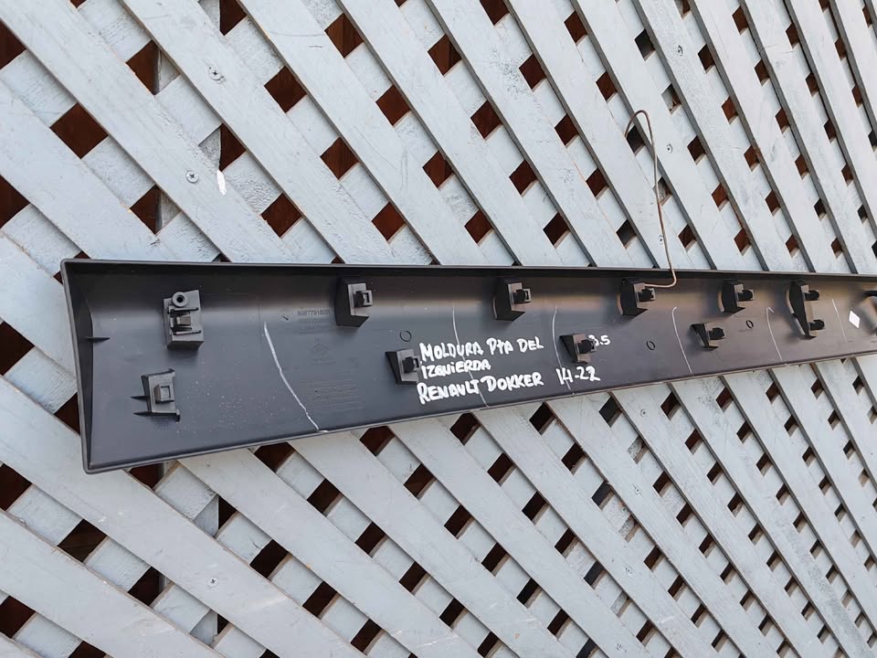 Moldura de puerta delantera izquierda Renault Dokker 2014 - 2022 - Imagen 4